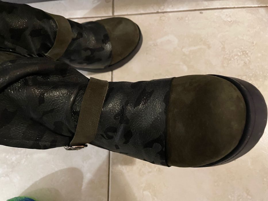 Необикновени кожени боти