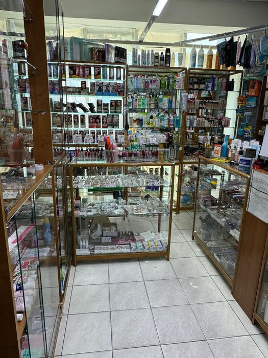 Продам отдел косметики парфюмерии и бижутерии
