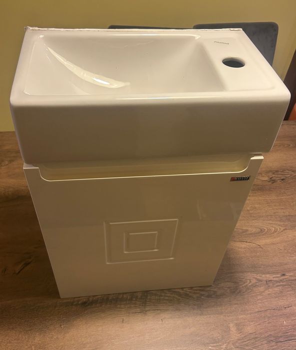 Водоустойчив шкаф за баня с умивалник Висота