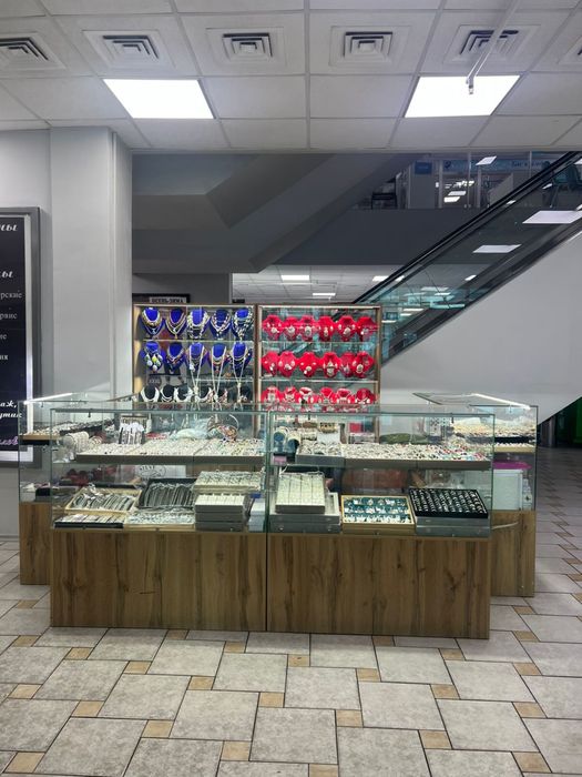 стеклянные витрины для островка