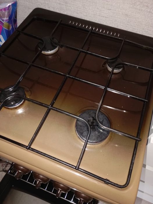 Продам газовую плиту