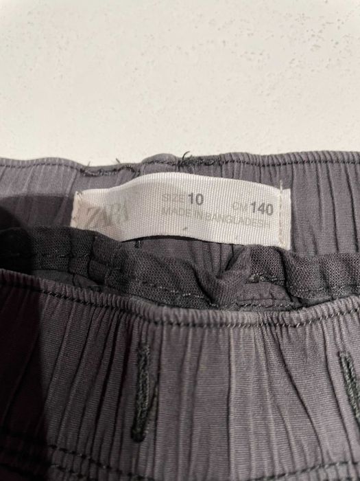 Продавам дънкови панталони ZARA за момче  ръст 140 см.