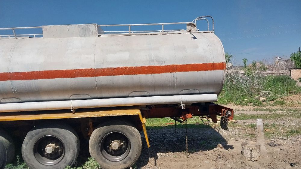 Цистерна полу прицеп