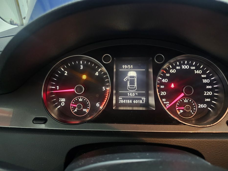 Vw pasat b 6 2tdi 110  2010 година