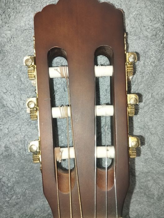 Продам гитару классическую