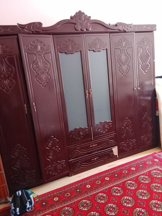 Shkaflar sotiladi narxi 700 000 bitta katta bittasi kichkina