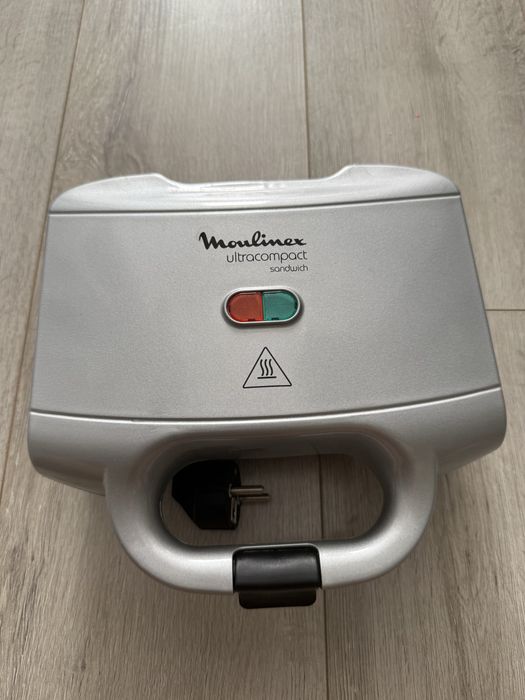 Срочно продам сендвичницу