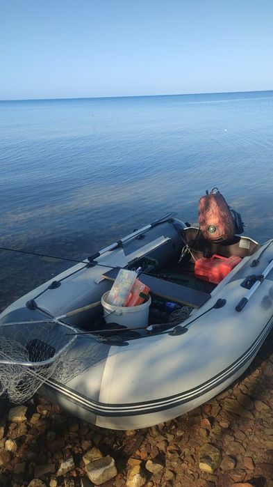 Продам лодку с мотором