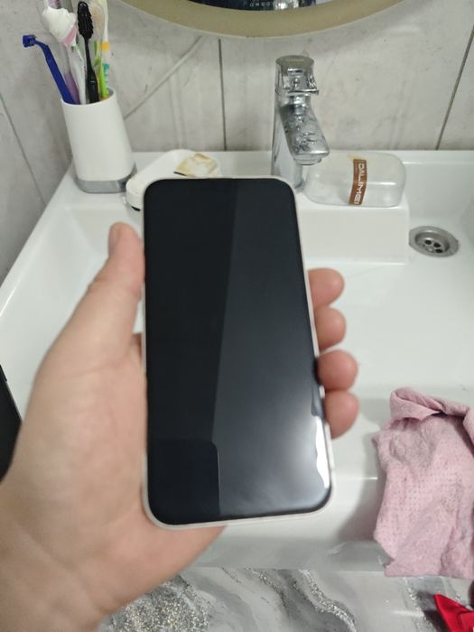 Iphone 13 на 256 гб  обмен интересует