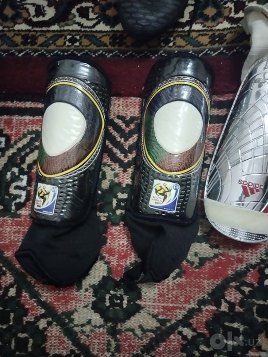 Бутсы, щитки две
