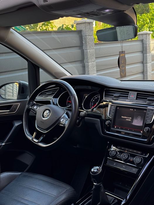 Volkswagen Touran Volkswagen Touran Highline | 12/2016 | 2.0 TDI 150 CP | Import Olanda