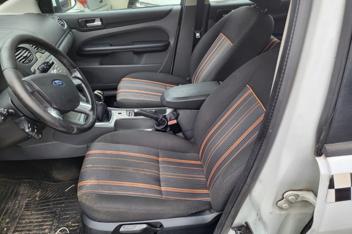 Soclu becuri lampa stop pe aripa dreapta Ford Focus 2009