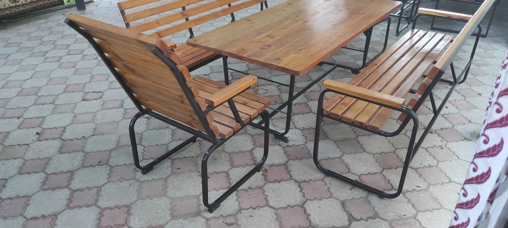Скамейка, стол 2×1 м, 2 кресла