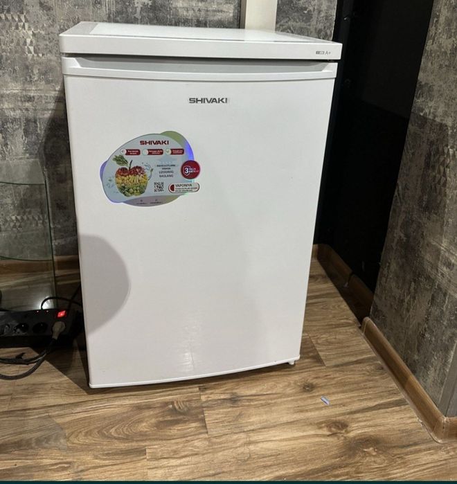 Продается мини холодильник 90 литров Shivaki