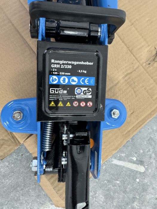 Гайковерт, крик и 2бр. стойки.