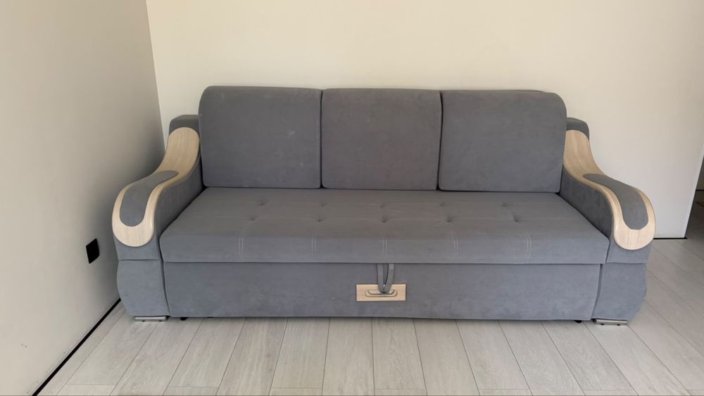 Продам срочно диван в хорошем состоянии