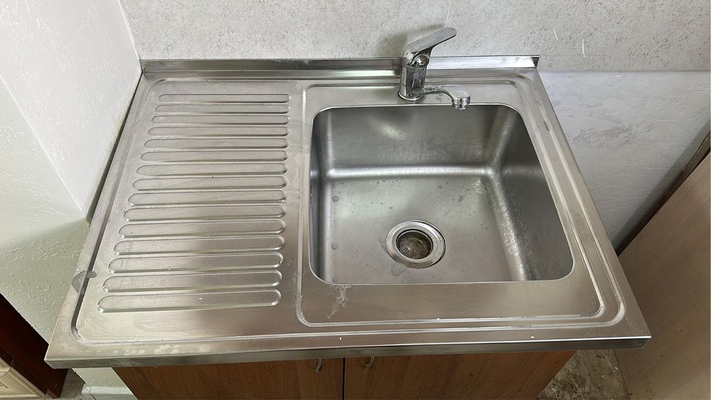 Продам мойку с тумбой и смеситель