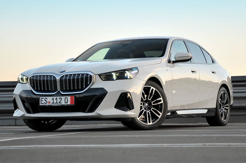 BMW 520i 2024 208cp G60 M-Packet/Laser/DriverAsist+/360"/Hi-Fi Garantie 01/2027 / 0 daune !