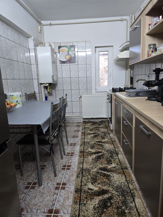 Vând apartament 4 camere