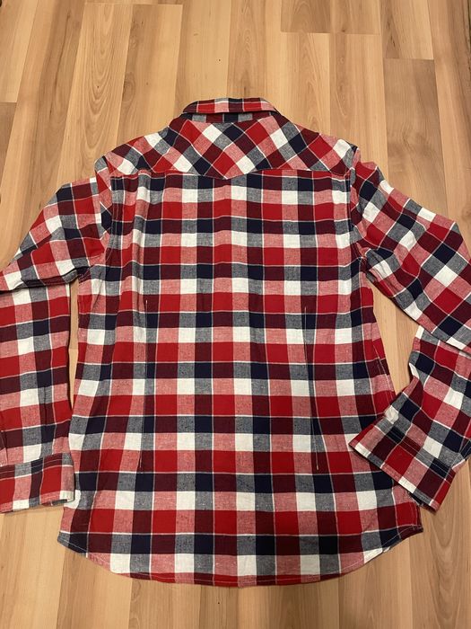 Продавам мъжка риза Lee