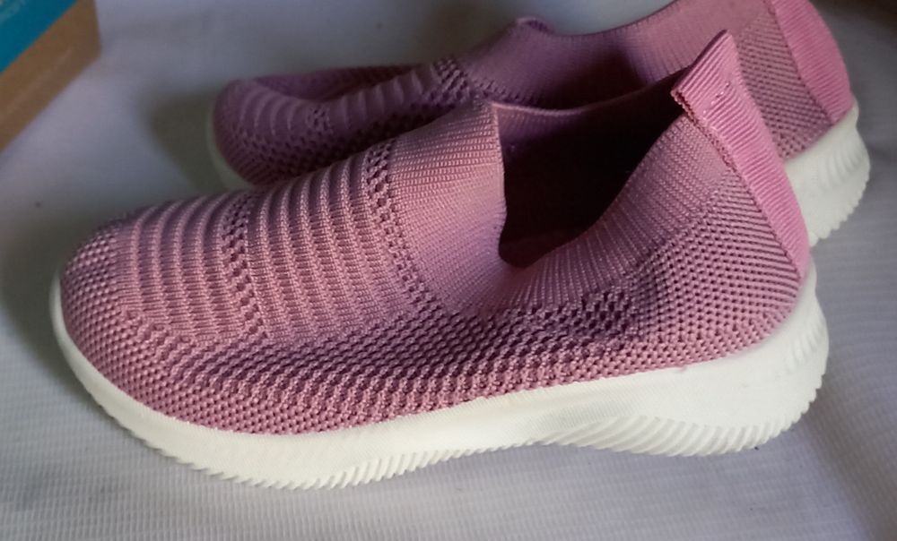 Детские кроссовки.