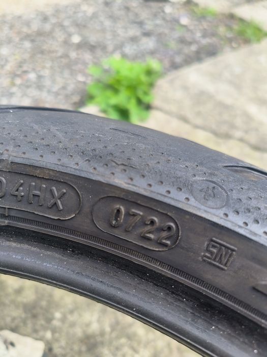 Michelin Power 5.  120/70/17.
Dot 0722. Добро състояни