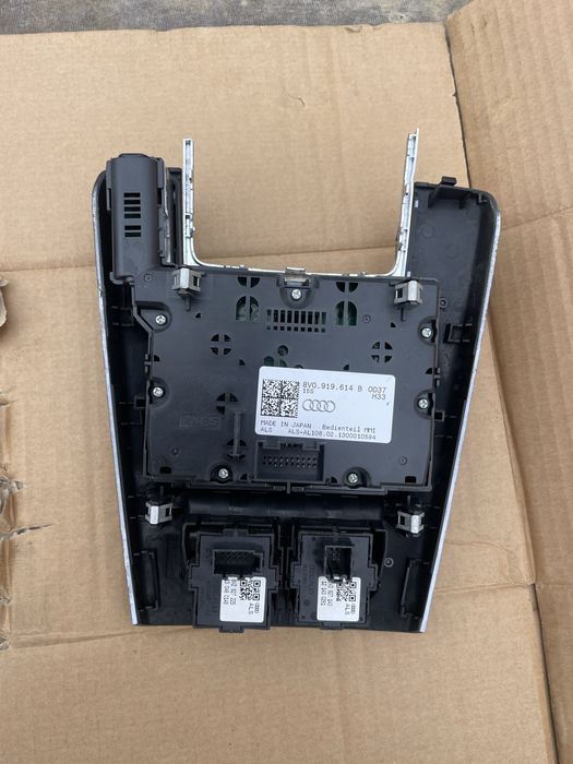 Consola centrala Audi A3 8V 8V0919614B an 2013-2018 completa