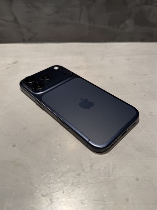 КАТО НОВ Iphone 17 Pro, 100% battery