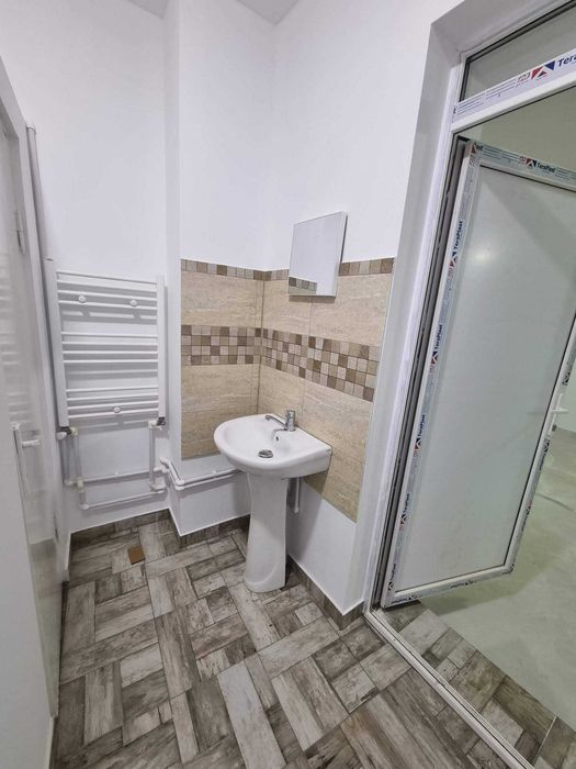 Inchiriez spatiu comercial in Bariera Valcii la strada principala