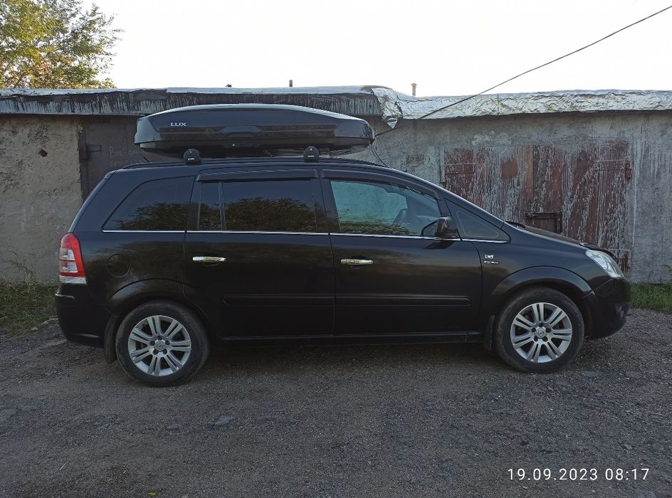 Opel Zafira B 2011год