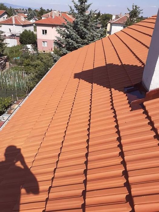 Executam acoperisuri si reparatii