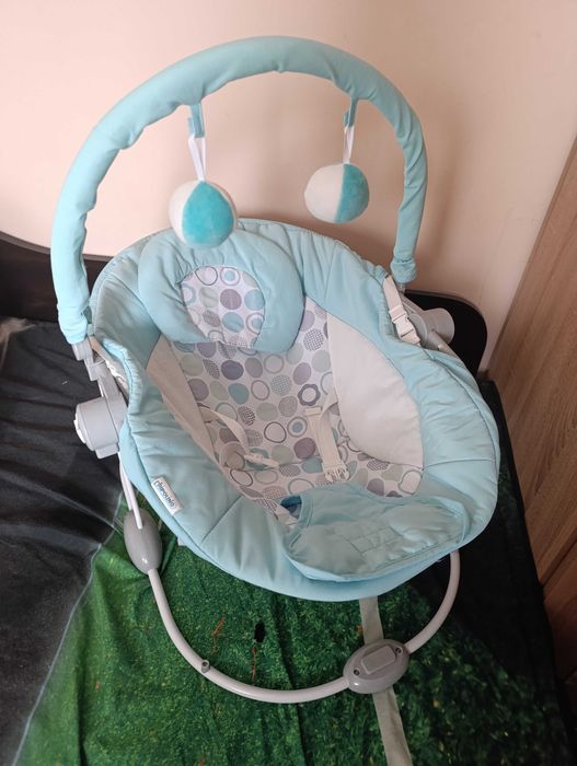 Музикален шезлонг за бебе