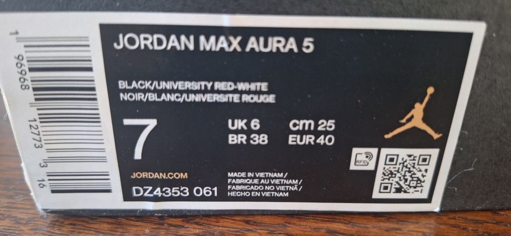 NIike Jordan MAX AURA 5