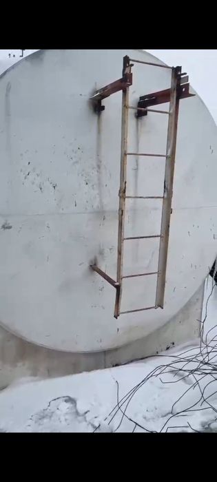 Бочка 25 кубов на стаканах