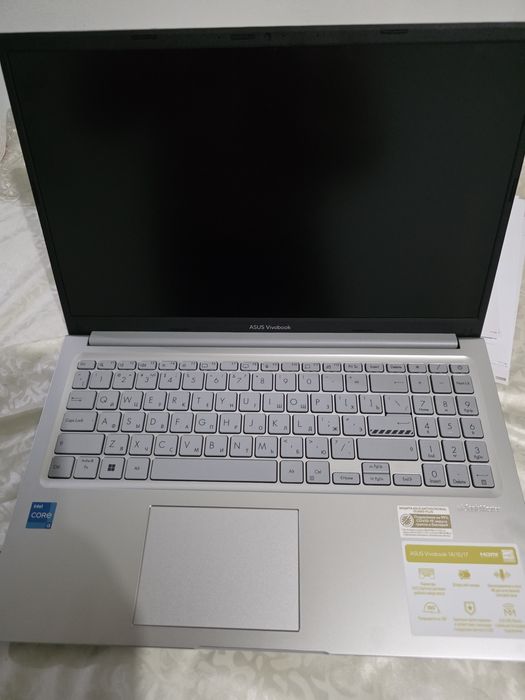 Asus vivobook sotiladi