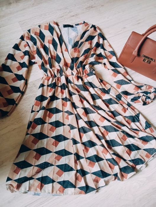 Елегантна дамска рокля