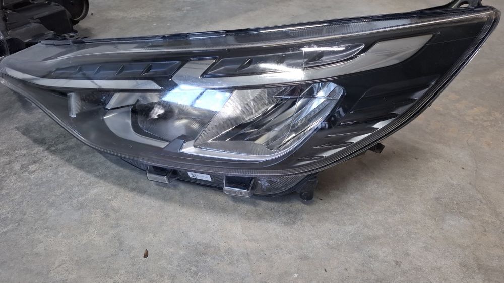 Vind far stinga-dreapta ford transit custom an 2024