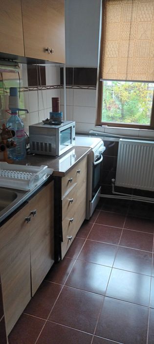 Închiriez apartament 2 camere.