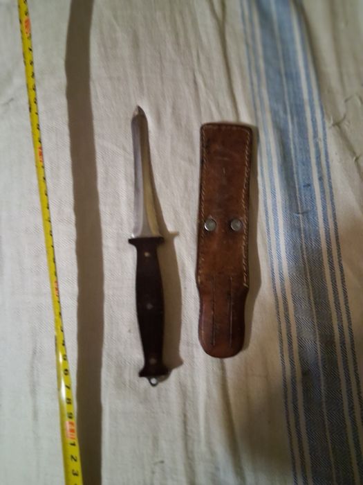 Продавам наж голям