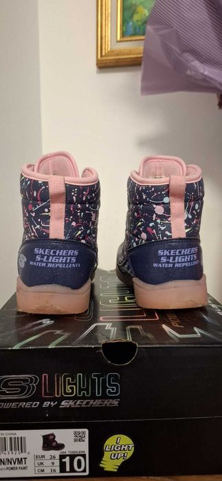 Cizme Skechers pentru fete marime 26 in stare buna