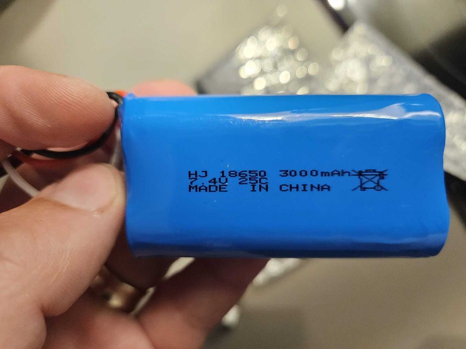 [VAND] Baterie RC 7,4 v - 3000 mAh + charger