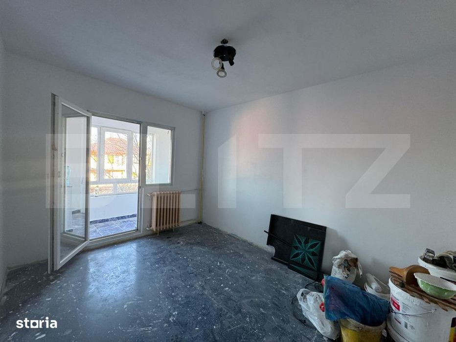 Apartament 3 camere, decomandat - zona Velenta