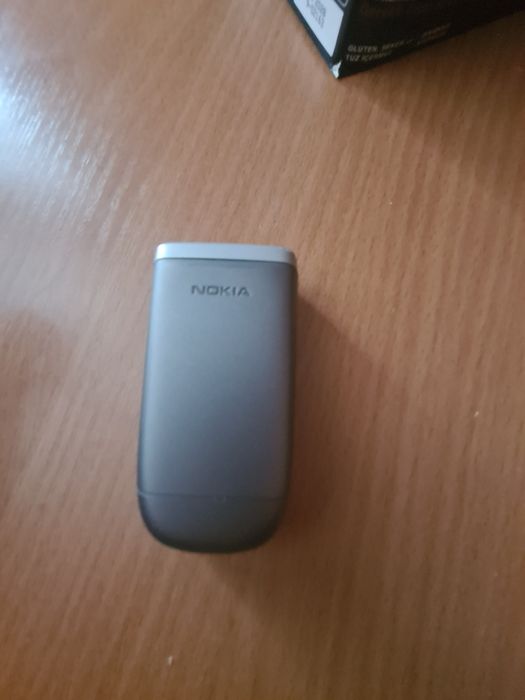 Продам кнопочный телефон 2760й