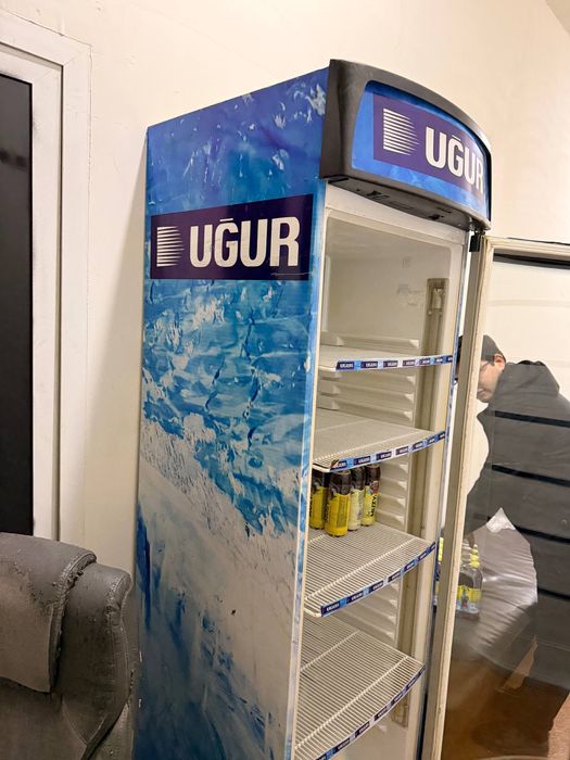 Холодилник сотилади Срочный!!!