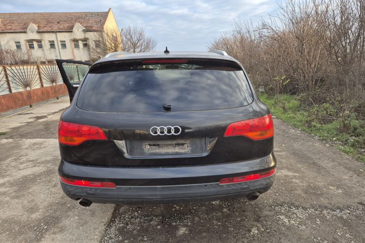 Lampa / Tripla stop stanga pe aripa Audi Q7 4L