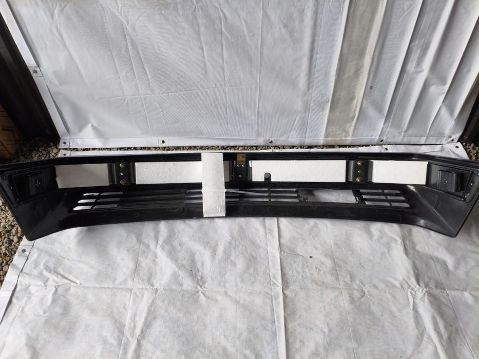 Продаю передний бампер Мерседес W124