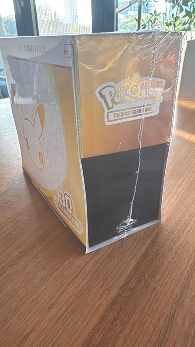 ETB Box Pokemon 30th Celebrations Sigilat pokemon elite trainer box