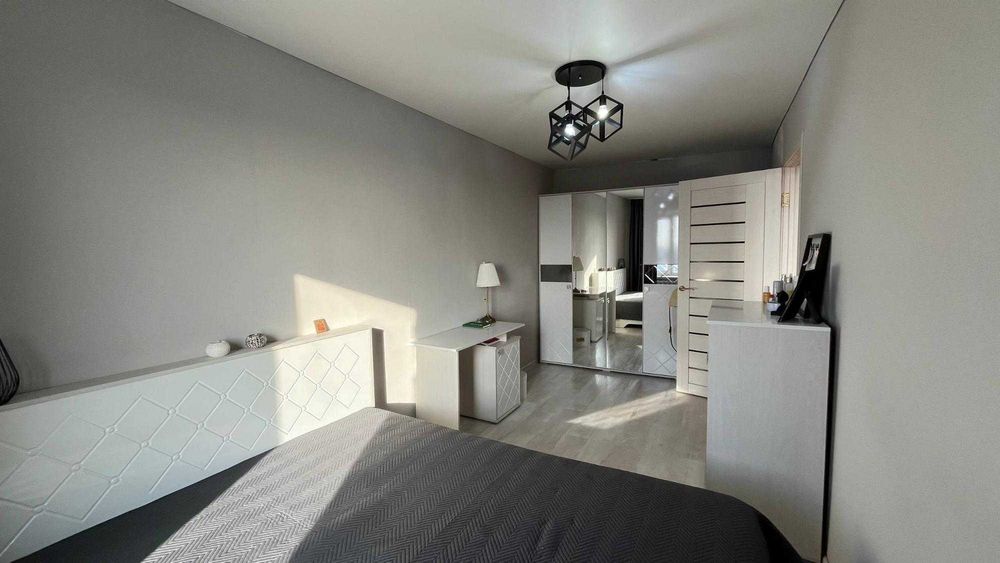 Срочно 3 х комнатная квартира Западный