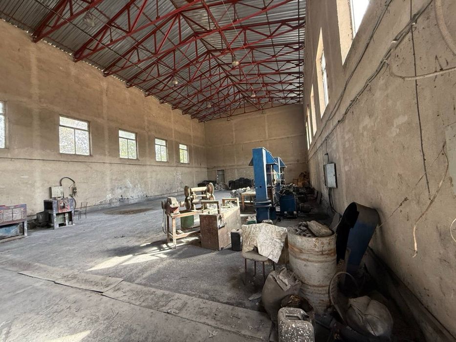 Нотурар бино сотилади 1,8 гектар Янги Узбекистон тарафда