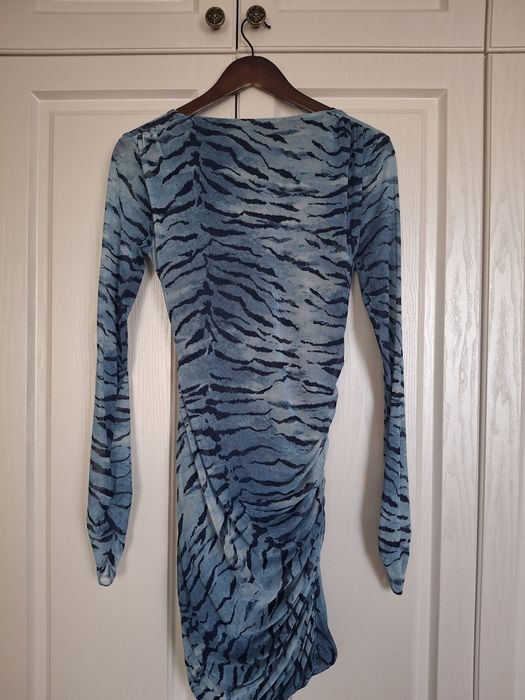 Красивейшее красное платье, новое, размер S,  платье на одно плечо,